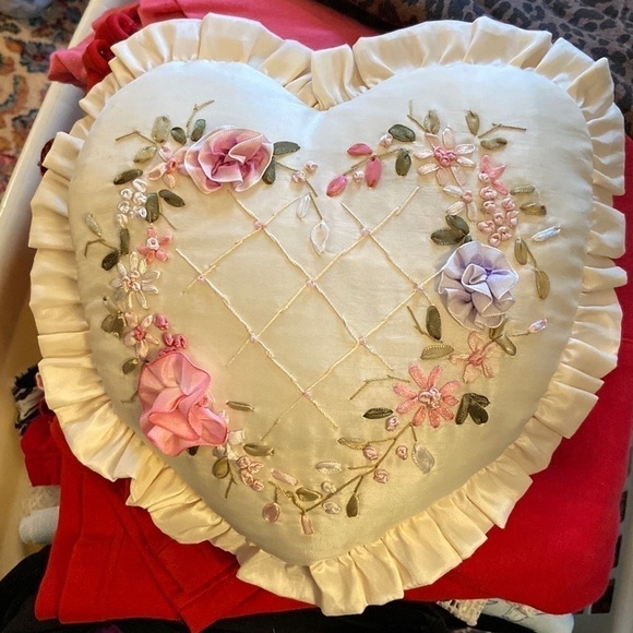 GREAT gift ideas abound for upcoming events. You’ll get raves from the ladies. - Picture 8 of 16